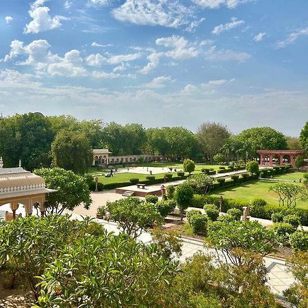 Umaid Palace - A Lakeside Heritage Palace Resort Near Jaipur Close To Bhangarh & Chand Baori Stepwell Abhaneri Dubbi Экстерьер фото