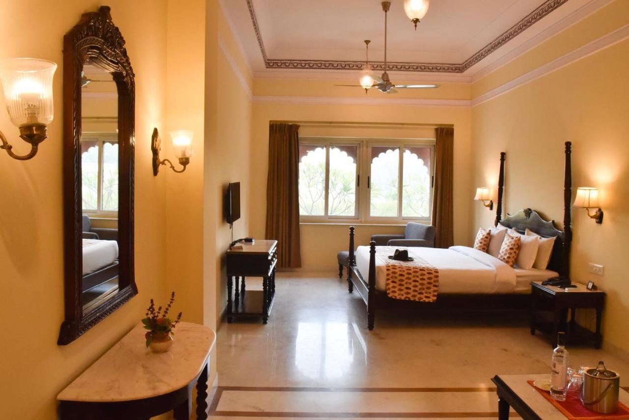 Umaid Palace - A Lakeside Heritage Palace Resort Near Jaipur Close To Bhangarh & Chand Baori Stepwell Abhaneri Dubbi Экстерьер фото