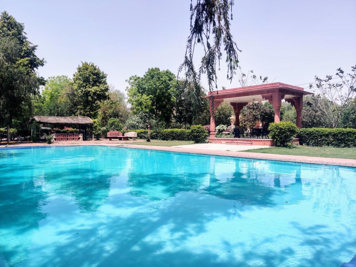 Umaid Palace - A Lakeside Heritage Palace Resort Near Jaipur Close To Bhangarh & Chand Baori Stepwell Abhaneri Dubbi Экстерьер фото