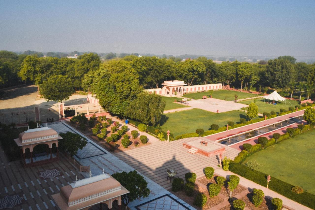 Umaid Palace - A Lakeside Heritage Palace Resort Near Jaipur Close To Bhangarh & Chand Baori Stepwell Abhaneri Dubbi Экстерьер фото