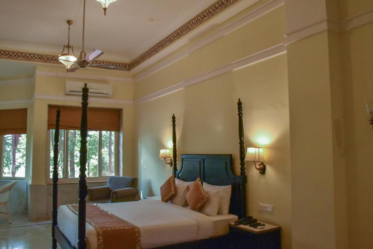 Umaid Palace - A Lakeside Heritage Palace Resort Near Jaipur Close To Bhangarh & Chand Baori Stepwell Abhaneri Dubbi Экстерьер фото