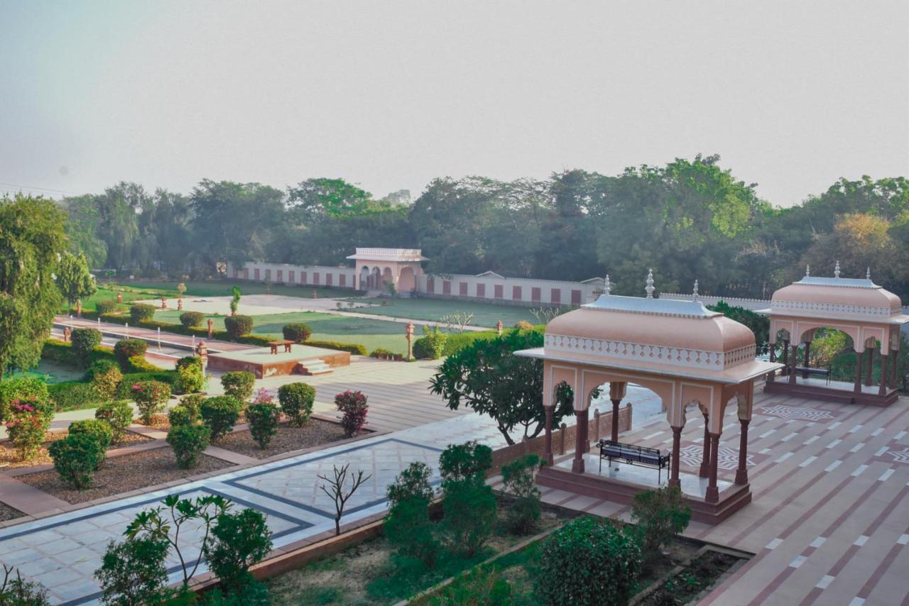Umaid Palace - A Lakeside Heritage Palace Resort Near Jaipur Close To Bhangarh & Chand Baori Stepwell Abhaneri Dubbi Экстерьер фото