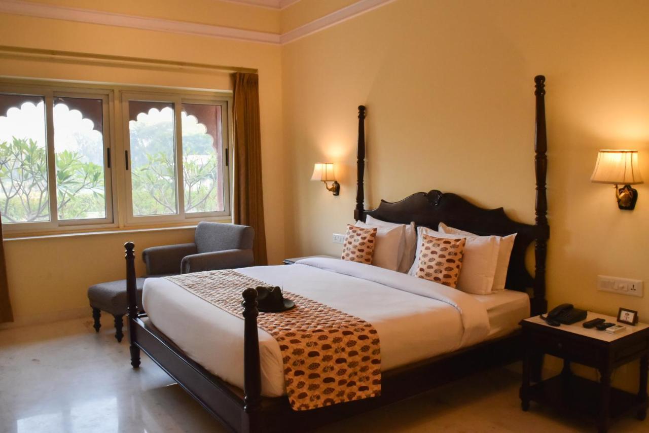 Umaid Palace - A Lakeside Heritage Palace Resort Near Jaipur Close To Bhangarh & Chand Baori Stepwell Abhaneri Dubbi Экстерьер фото