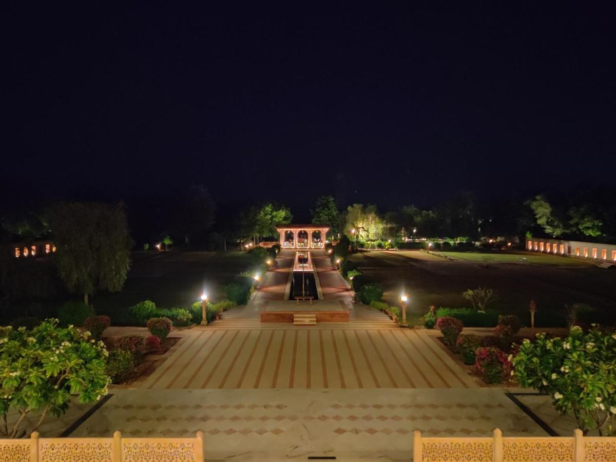 Umaid Palace - A Lakeside Heritage Palace Resort Near Jaipur Close To Bhangarh & Chand Baori Stepwell Abhaneri Dubbi Экстерьер фото