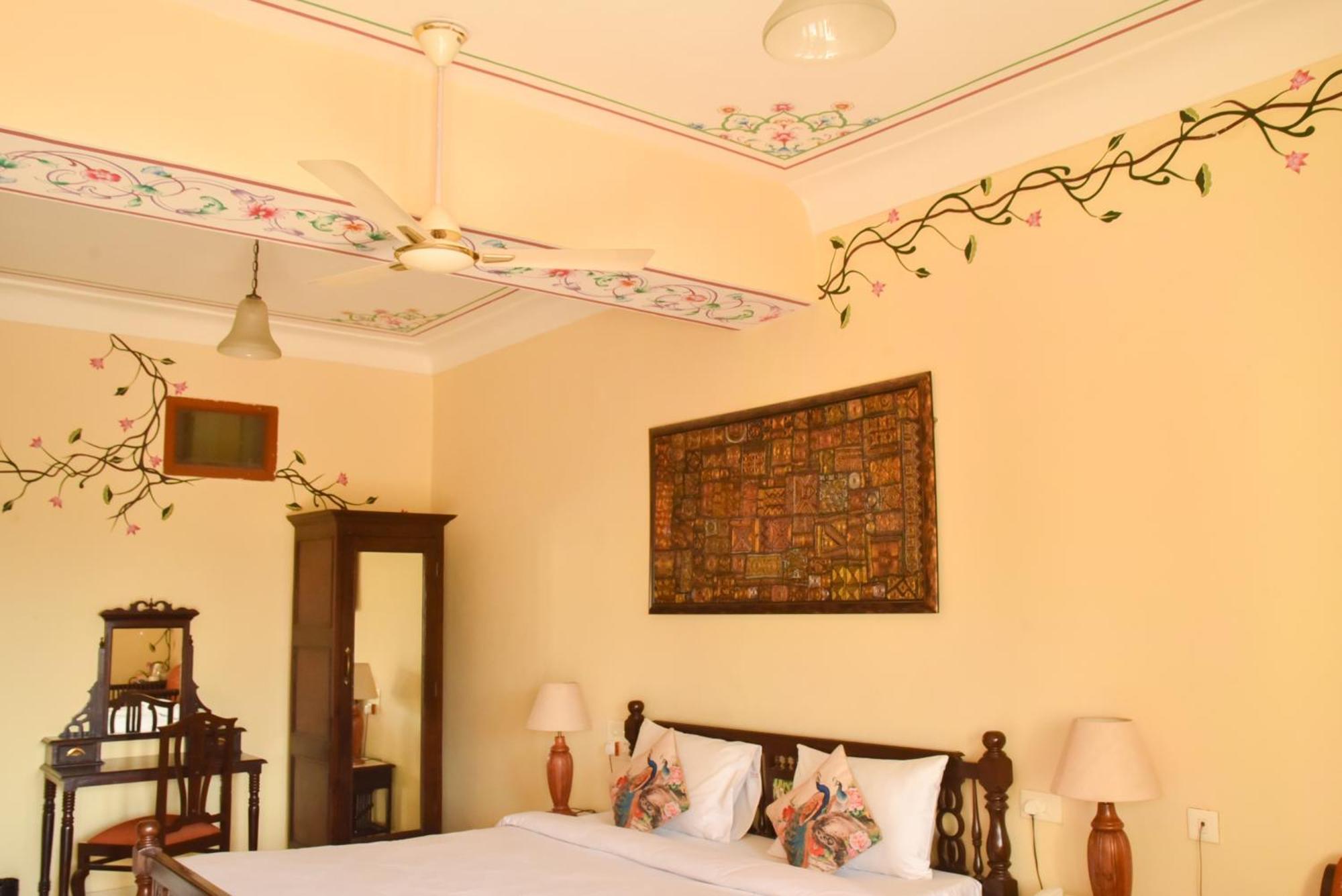 Umaid Palace - A Lakeside Heritage Palace Resort Near Jaipur Close To Bhangarh & Chand Baori Stepwell Abhaneri Dubbi Номер фото