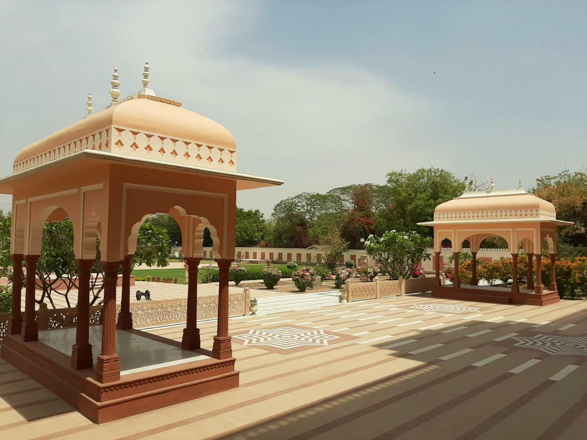 Umaid Palace - A Lakeside Heritage Palace Resort Near Jaipur Close To Bhangarh & Chand Baori Stepwell Abhaneri Dubbi Экстерьер фото