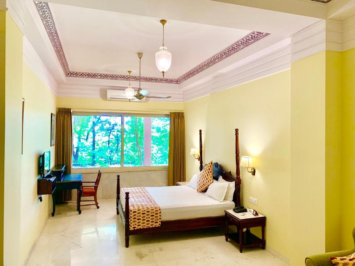 Umaid Palace - A Lakeside Heritage Palace Resort Near Jaipur Close To Bhangarh & Chand Baori Stepwell Abhaneri Dubbi Экстерьер фото